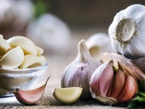 Người phụ nữ ăn tỏi sống mỗi ngày để "ngừa ung thư", sau 6 tháng nhận tin bất ngờ