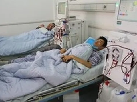Người đàn ông 28 tuổi bị suy thận, bác sĩ nhắc: "5 việc âm thầm bào mòn thận, nhiều người chủ quan vẫn làm mỗi ngày"