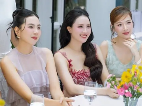 Hồng Diễm U45 vẫn trẻ như mới ngoài 30, chung khung hình với Mai Ngọc và Đan Lê vẫn đẹp khó rời mắt