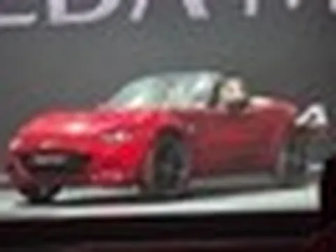 Mazda MX-5 giá 1,339 tỷ đồng, có cả mui mềm và mui cứng cho ‘dân chơi’ Việt