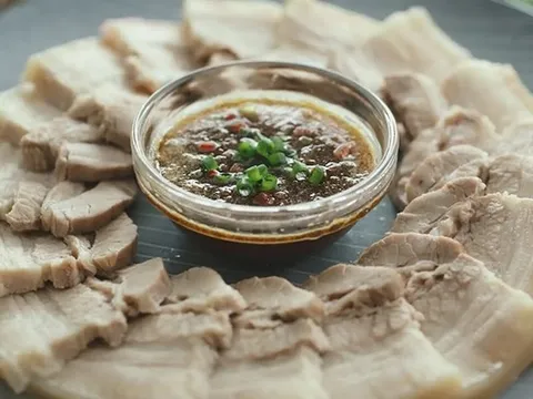 Luộc thịt lợn muốn trắng đẹp, không hôi, hãy nhớ mẹo đơn giản này