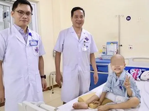 Đưa con đi khám vì khớp gối đau, gia đình sốc khi bé 6 tuổi mắc ung thư xương