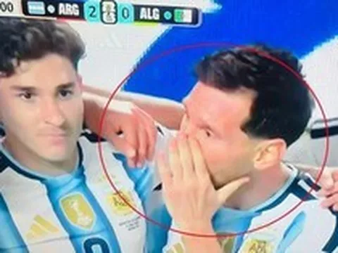 Vì sao Messi dùng tay che miệng nói chuyện lại thoát thẻ đỏ, liệu có phải ưu ái siêu sao?