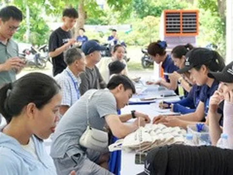 Khách hàng Nghệ An xếp hàng lái thử VinFast VF 5: Nhỏ gọn nhưng đủ chất, lái đã