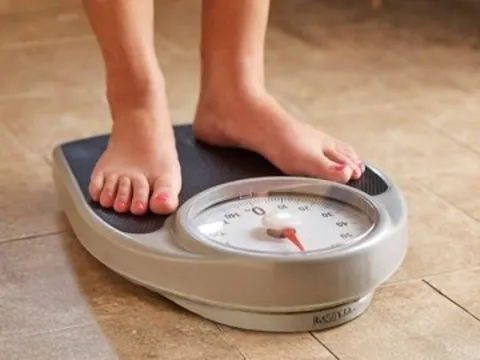 Ăn không nhiều, phụ nữ vẫn tăng cân sau tuổi 45? Chuyên gia chỉ ra 5 nguyên nhân và cách kiểm soát