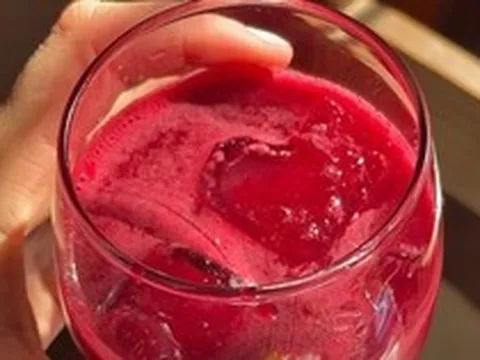 Cô gái ngoài 20 tuổi rất gầy nhưng gan "ngập mỡ", bác sĩ tiết lộ: Nước này uống ít thì tốt, uống nhiều phá gan!