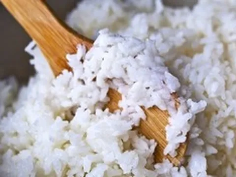 Cách nhận biết cơm đã bị ôi thiu