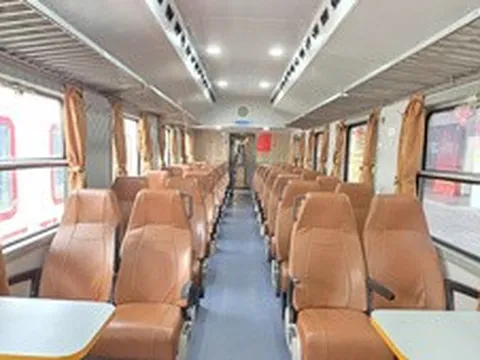 Đường sắt mở 'Đoàn tàu Bạch Mai' đưa đón y, bác sĩ giữa Hà Nội và Ninh Bình
