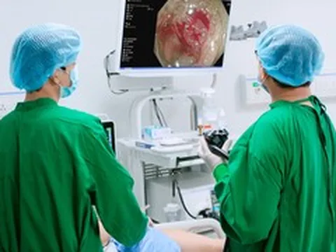 Không có triệu chứng rõ rệt, sốc khi phát hiện ung thư đại trực tràng đã di căn