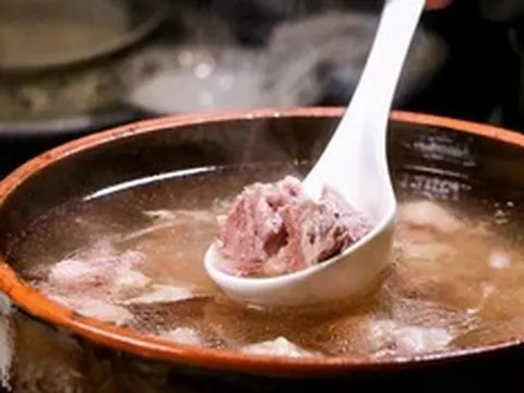 Mẹo hầm xương nhanh mềm, nước dùng ngọt và không bị đục