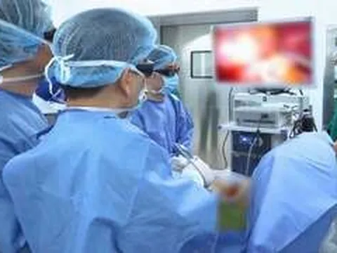 Đi khám đau lưng, người phụ nữ 63 tuổi phát hiện khối u phổi 'ẩn nấp'