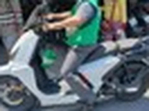 Xe máy điện Malaysia bất ngờ lăn bánh ở TP.HCM: 5 giây đầy pin, chạy gần 100km/h, có cửa thắng xe Việt?