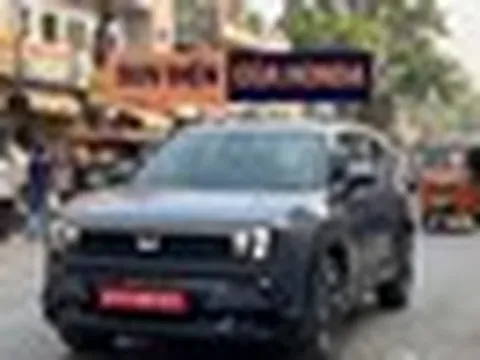 SUV điện Honda 0 Alpha lăn bánh trên đường phố: Kiểu dáng gây tranh cãi, màn hình giải trí to như xe Trung Quốc, dễ ra mắt năm sau