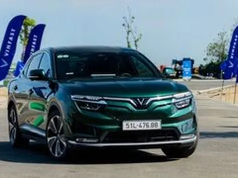 Cơ hội mua VinFast VF 8 với cơn bão ưu đãi mùa hè 8% chỉ còn tính bằng ngày