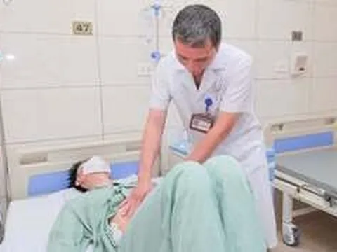 Vỡ ruột thừa sau một tuần đau bụng, tự uống thuốc tại nhà