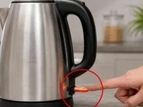 Vì sao ấm siêu tốc tự ngắt điện khi nước sôi?