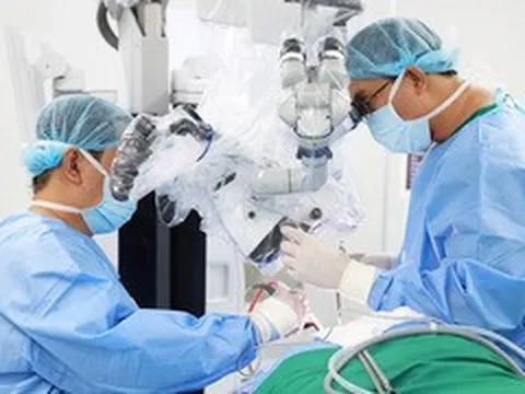 AI giúp bác sĩ mổ u não, giữ lại ánh sáng cho người phụ nữ suýt mù vĩnh viễn
