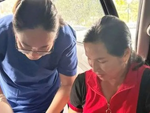Sản phụ sinh bé 3,5kg trên ô tô