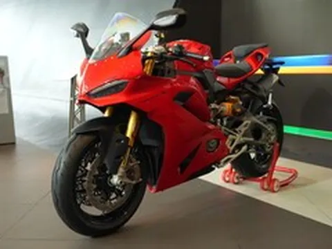 Ducati Panigale V2 S mang động cơ nhẹ nhất lịch sử hãng về Việt Nam