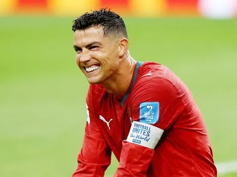 Cristiano Ronaldo "đáp trả" khi bị chị gái vô tình tiết lộ tin bất ngờ
