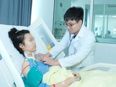 Nữ sinh 15 tuổi sốc phản vệ sau khi ăn hải sản