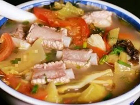 Một nhà 3 người cùng mắc ung thư tuyến giáp: "Thủ phạm" là món rau nhiều người tưởng ăn càng nhiều càng khỏe