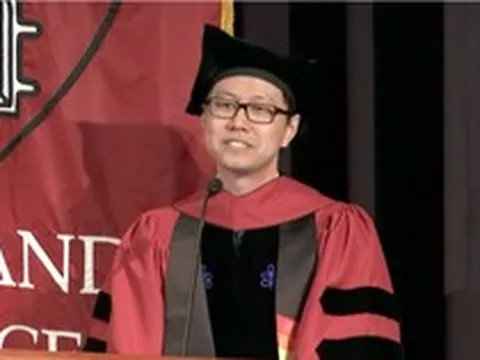 Chàng trai 2 lần bị trường đại học từ chối nay trở thành tiến sĩ Harvard, bài phát biểu gây xúc động