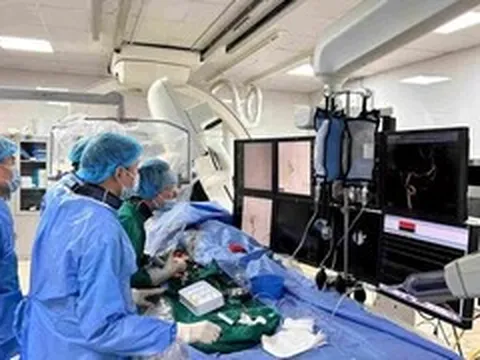 Đau đầu, chóng mặt kéo dài, bất ngờ phát hiện 'quả bom nổ chậm' trong não