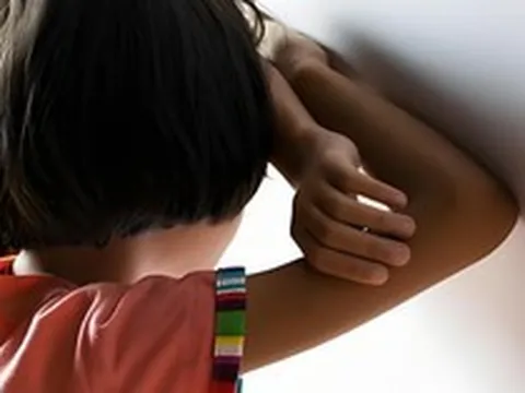 Trẻ lớn lên tương lai "mù mịt" thường bộc lộ 4 DẤU HIỆU này ngay từ nhỏ
