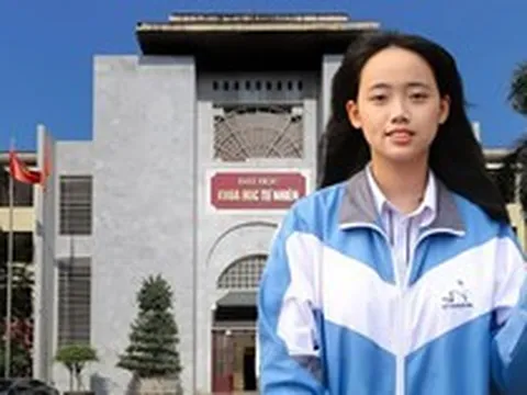 Nữ sinh này vừa được Giáo sư Ngô Bảo Châu trao học bổng 15 triệu/tháng: Nhìn thành tích học tập mới thấy quá xứng đáng!