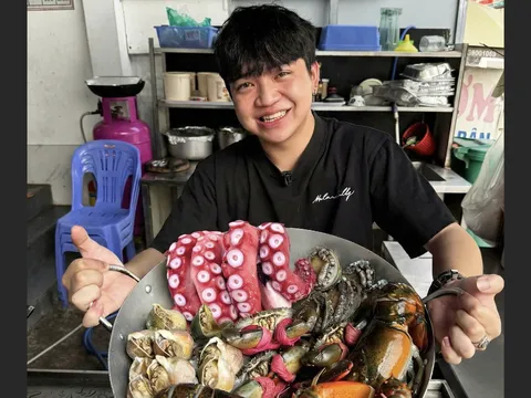Huy Làng Hải Sản Mix vứt tôm hùm vào thùng rác và câu chuyện đằng sau
