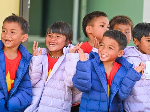 Lớp học mới ở Cồn Roàng: Điểm tựa cho thầy trò vùng biên