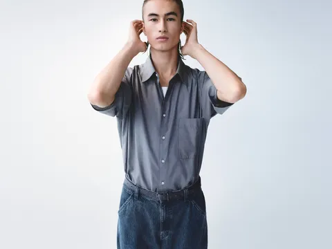 Bộ sưu tập Uniqlo U Xuân/Hè 2026: “Nhịp điệu sắc màu” từ bộ đôi Giám đốc nghệ thuật Christophe Lemaire và Sarah-Linh Trần