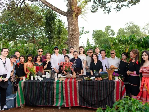 Phương Linh, Mỹ Anh, Phương Anh làm gì tại diễn đàn cà phê quốc tế ở Buôn Ma Thuột?