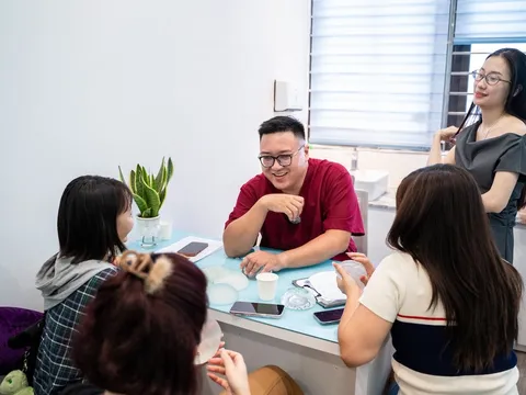 Những bàn tay tái tạo vẻ đẹp: Khi phẫu thuật thẩm mỹ không còn là “hào nhoáng”