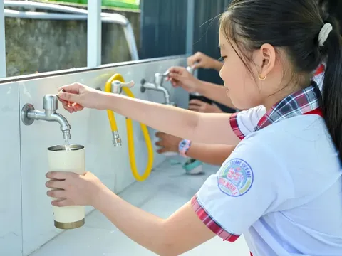 UNIQLO đưa giải pháp nước sạch bền vững vào môi trường học đường