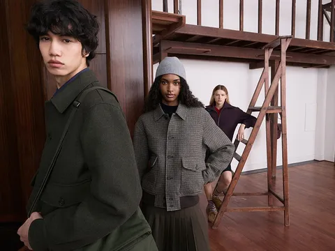 Áo khoác, đồ dệt kim và chân váy xếp ly trong BST UNIQLO and JW ANDERSON Thu/Đông 2026